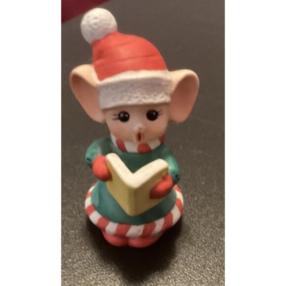 Vintage Russ Berrie & Co. Porcelain Christmas Caroler Mouse Figurine Singing - Picture 1 of 6